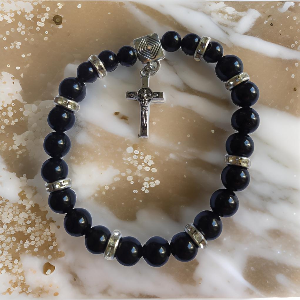 Pulsera de Turmalina Negra y Cruz de San Benito: Protección Poderosa Contra Energías Negativas